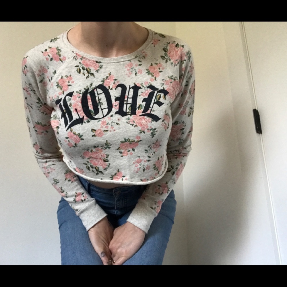 Forever 21 Floral “Love” Sweatshirt Style Crop Top - Picture 4 of 8